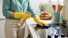 Rasvanpoisto keittiössä: ammattisiivoojan parhaat vinkit