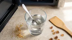 Miksi vettä kannattaa keittää mikroaaltouunissa lusikan avulla: syyn ymmärtäminen