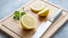 Älä leikkaa näitä ruokia puulaudalla – asiantuntijat varoittavat, etteivät ne säily yli kuukautta