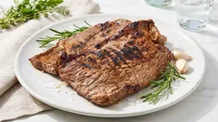 Kuinka saada paloiteltu liha mehukkaammaksi ilman marinadia — kokit rakastavat tätä jauhelihan vinkkiä